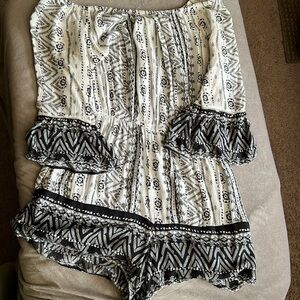 Black and White Flowy Off The Shoulder Romper Size L